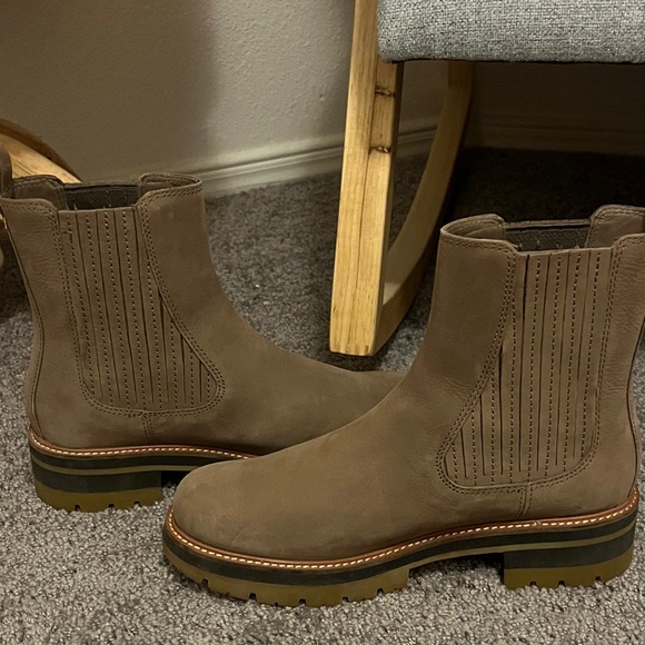 CLARKS Orianna Nubuck Ankle Womans Boots - Picture 4 of 5